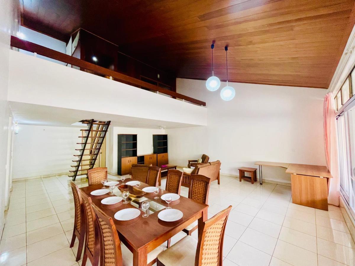 J&D Lodge ปาเปเอเต ภายนอก รูปภาพ
